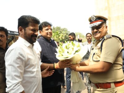 DR-JITENDER-SEEN-WELCOMING-CHIEF-MINISTER-AND-IT-MINISTER-ON-THEIR-ARRIVAL