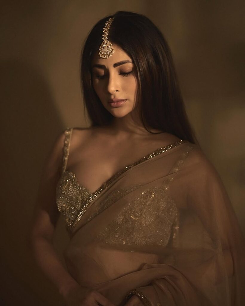 Mouni Roy Draped in Anusoru Saree